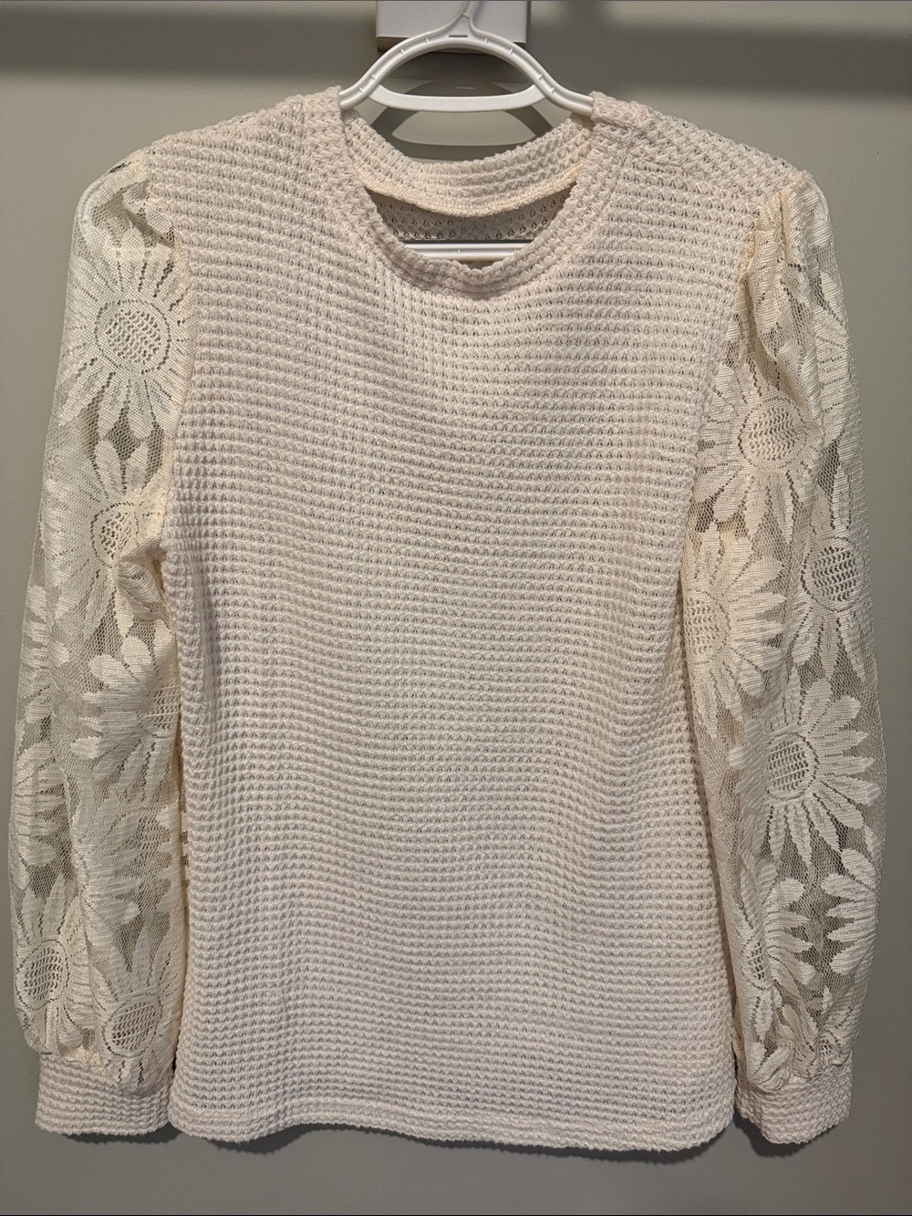 Women's Cream Lace-Sleeve Knit Top